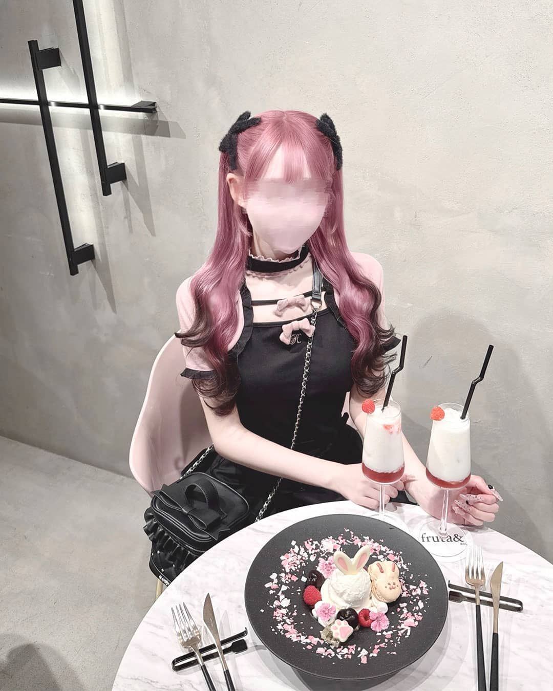 チョーカー付きダブルリボントップス ブラック×ピンク | ファッション