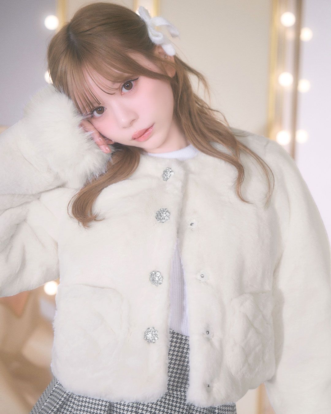 ビジューファーショートコート ブラック | ファッション通販＆メディア