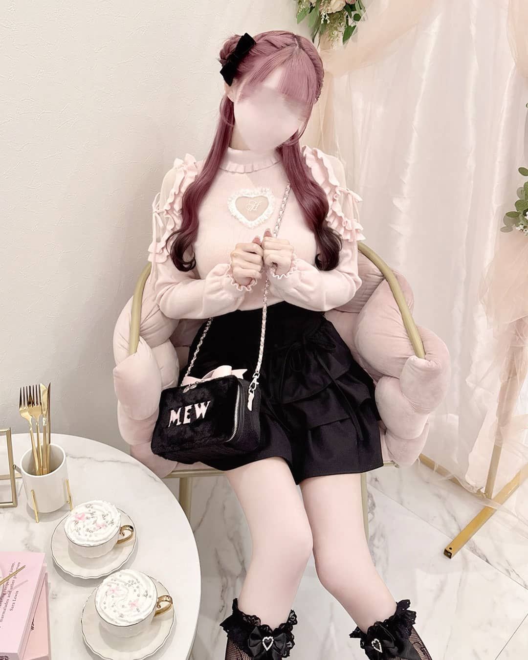 MEWロゴファーショルダーバッグ ブラック×ピンク | ファッション通販