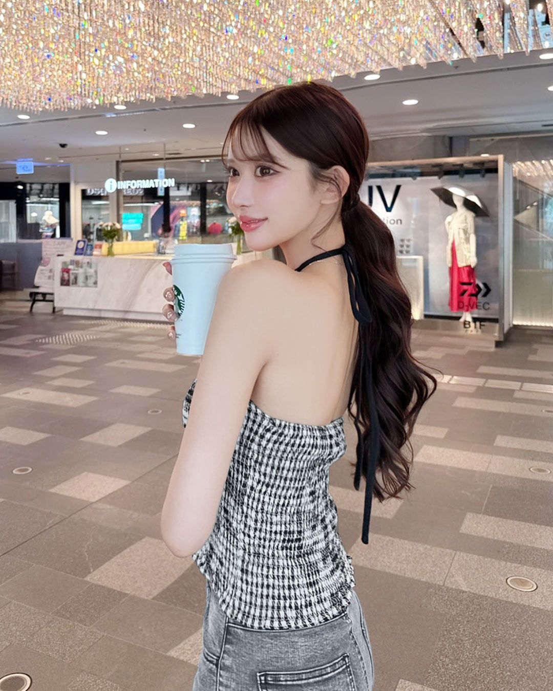 ☆美品☆TADASHI SHOJI ホルターネックトップス　フリル　サイズ4 黒 ☆美品☆TADASHI SHOJI ホルターネックトップス フリル サイズ4 黒