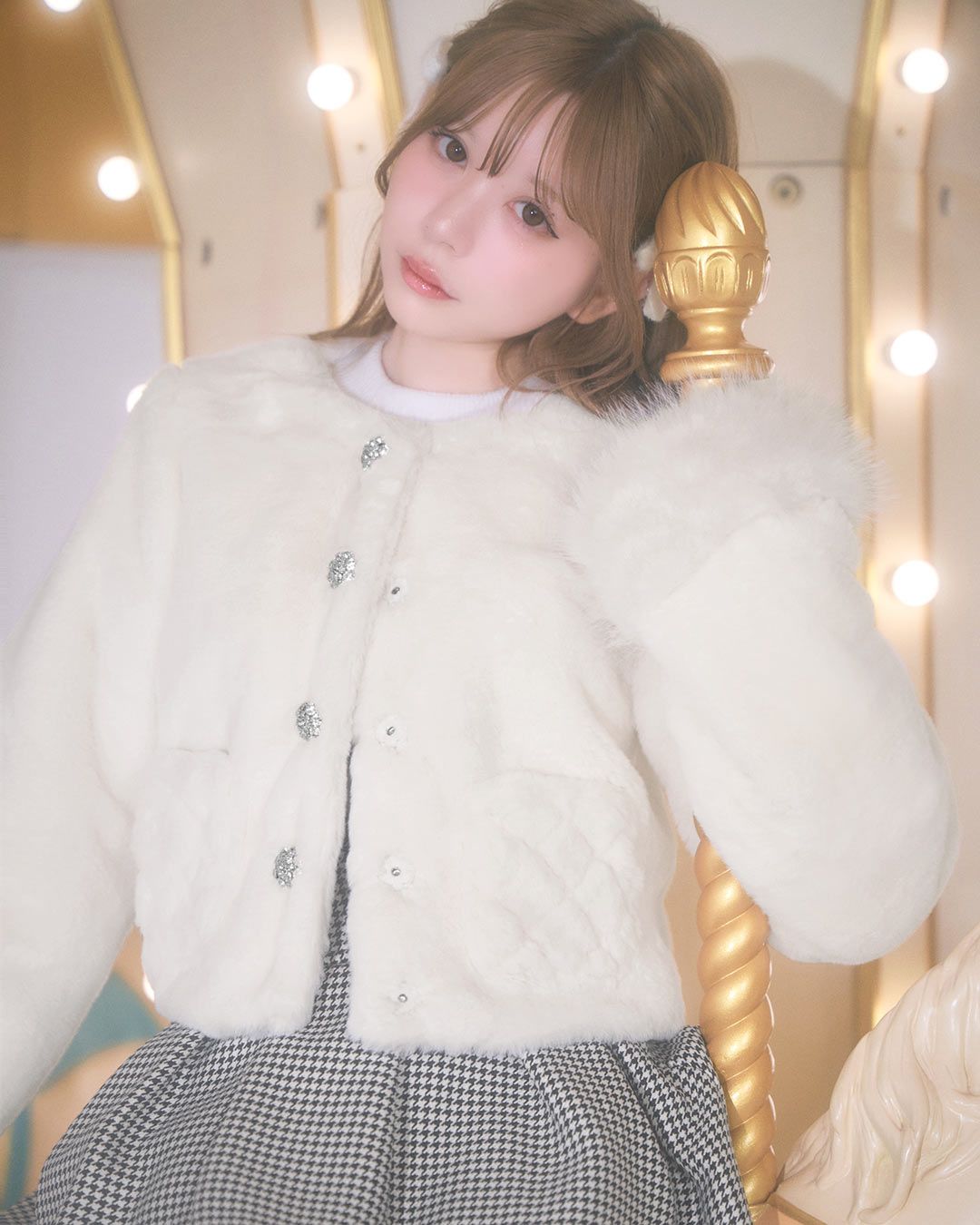 ビジューファーショートコート ブラック | ファッション通販＆メディア