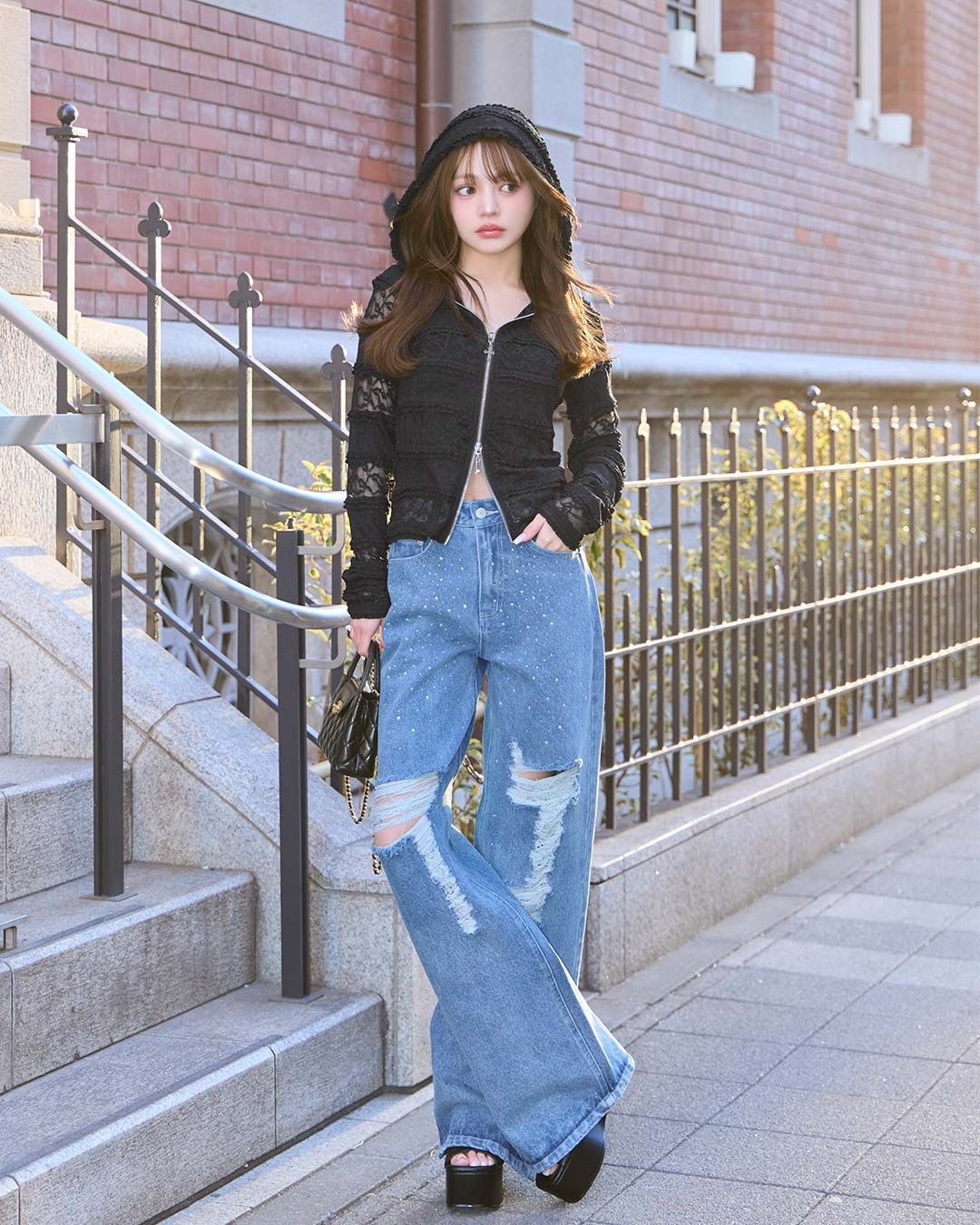 SOLNI ラインストーンクラッシュデニムパンツ ラインストーンクラッシュデニムパンツ グレー | ファッション