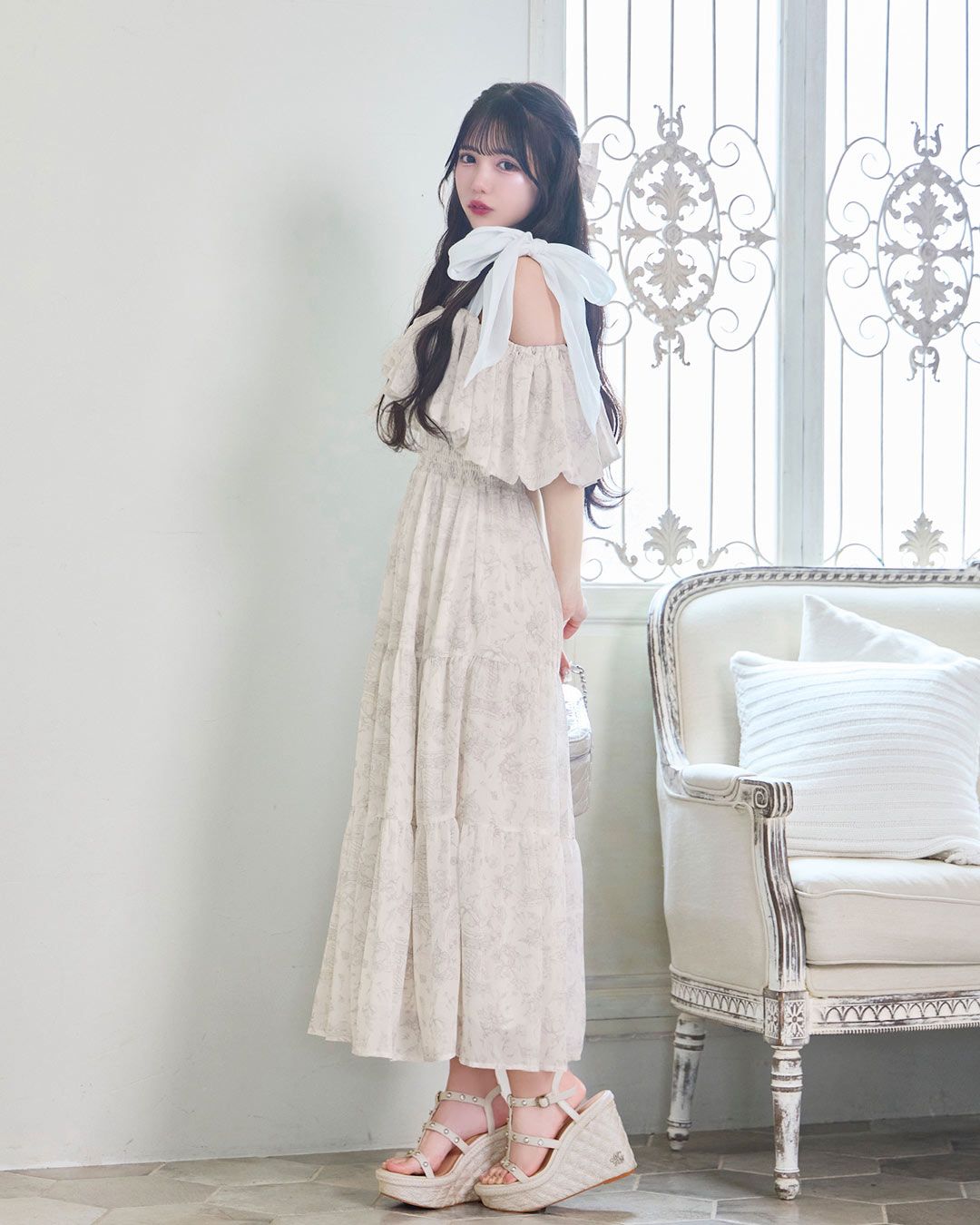 ロイヤルフルールワンピース（ヘアリボン付き） ベージュ