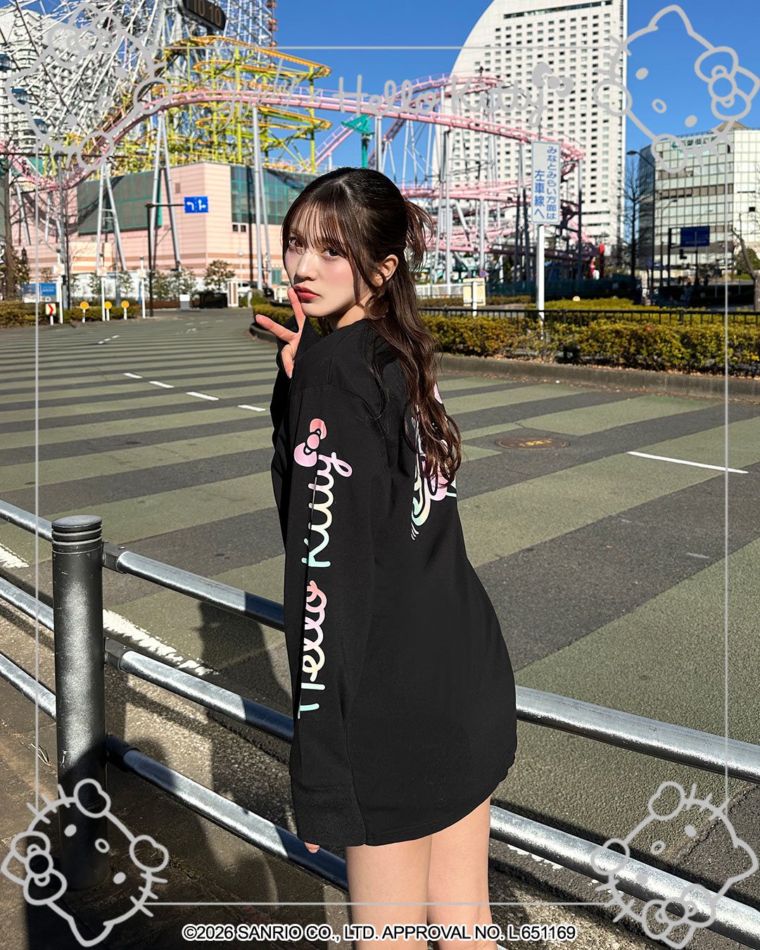 レインボーHello KittyロンT ブラック | ファッション通販＆メディア