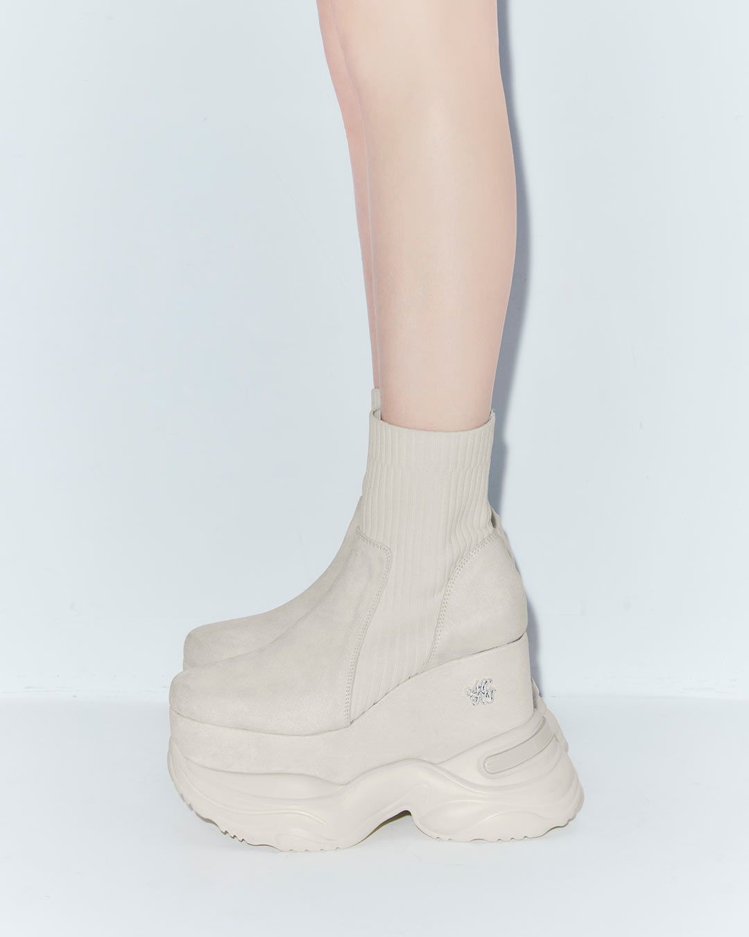 ソックスライク厚底ブーツ クリーム | ファッション通販＆メディア
