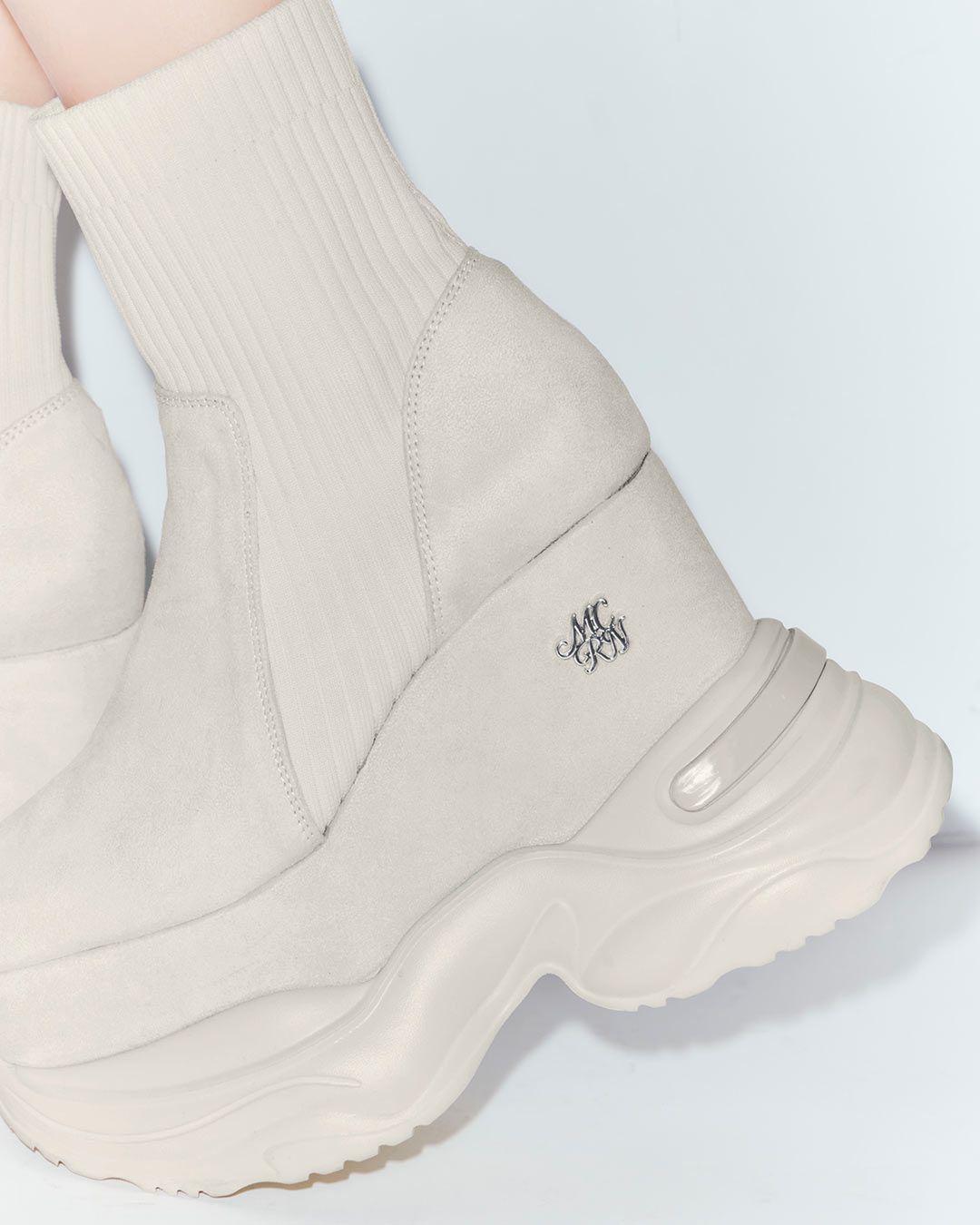 ソックスライク厚底ブーツ クリーム | ファッション通販＆メディア