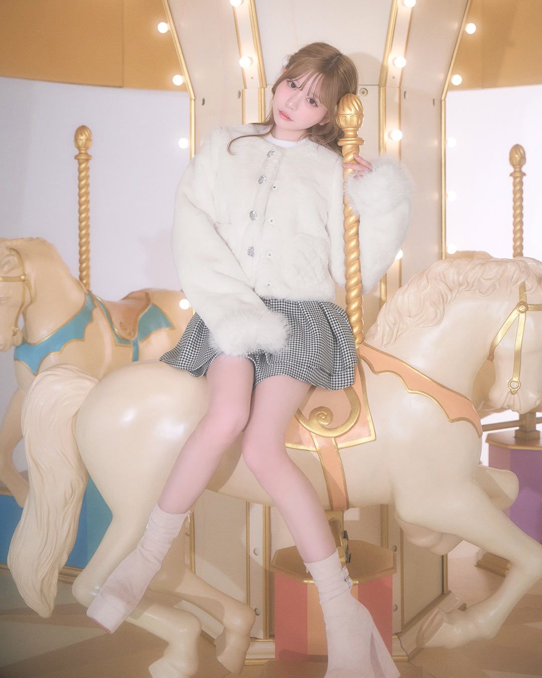 ビジューファーショートコート ブラック | ファッション通販＆メディア