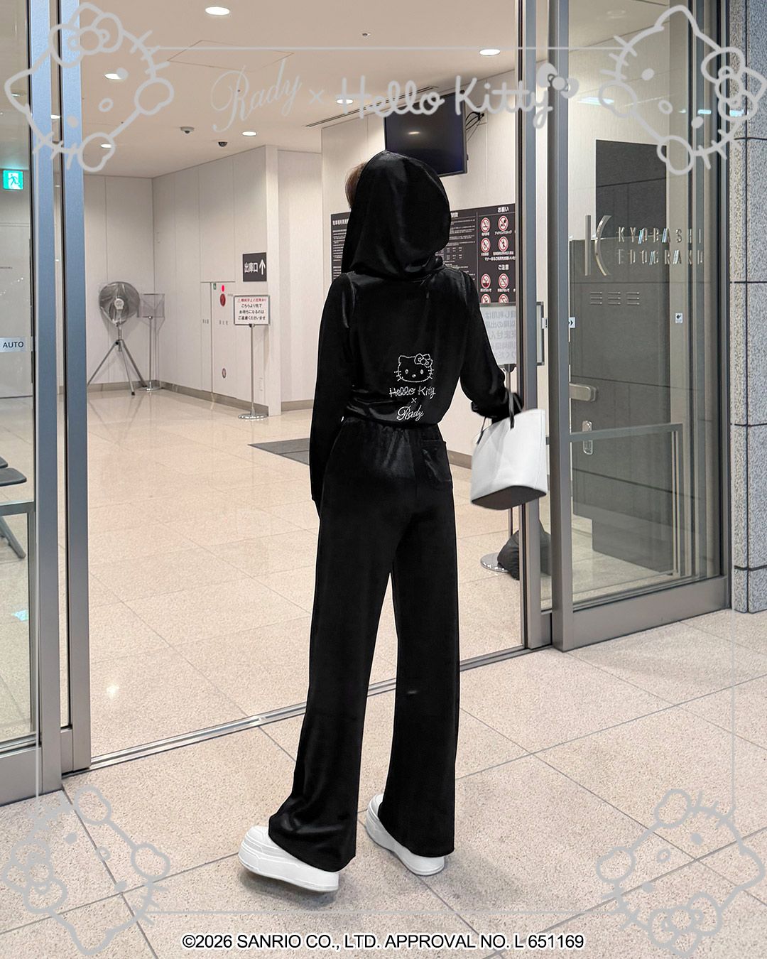 Hello Kitty ベロアセットアップ ブラック | ファッション通販