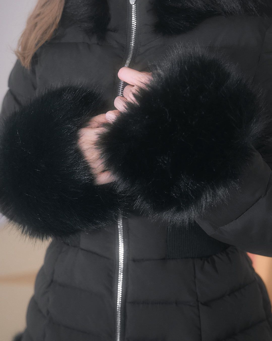 新品タグ付き ミシェルマカロン 美くびれフェイクファーダウンコート ブラック 美くびれフェイクファーダウンコート ブラック | ファッション通販