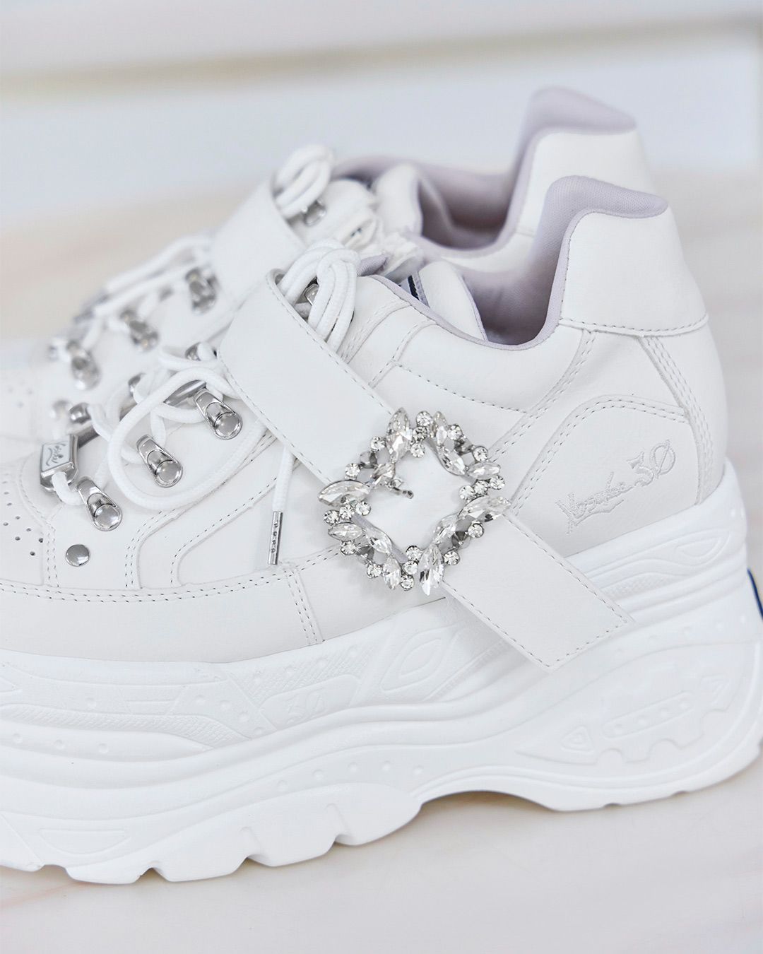 明日ついに発売開始🖤 YOSUKE×michellMacaronのコラボスニーカー