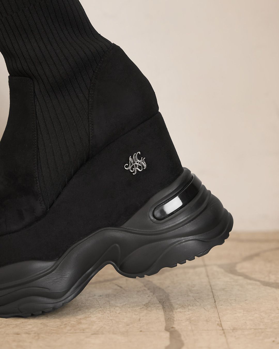 新品未使用 ミシェルマカロン ソックスライク厚底ブーツ Sサイズ 𝐑𝐄𝐒𝐓𝐎𝐂𝐊 】 大人気完売中だった厚底ブーツが再入荷