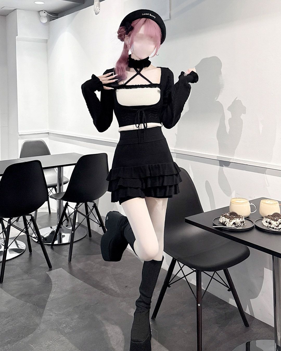 HONEYMEW ハニミュ クロスチョーカー付きアンサンブルセットアップ クロスチョーカー付きアンサンブルセットアップ ブラック