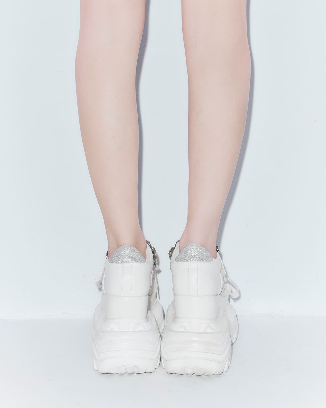 ボリュームソールビジューベルトスニーカー ホワイト | ファッション