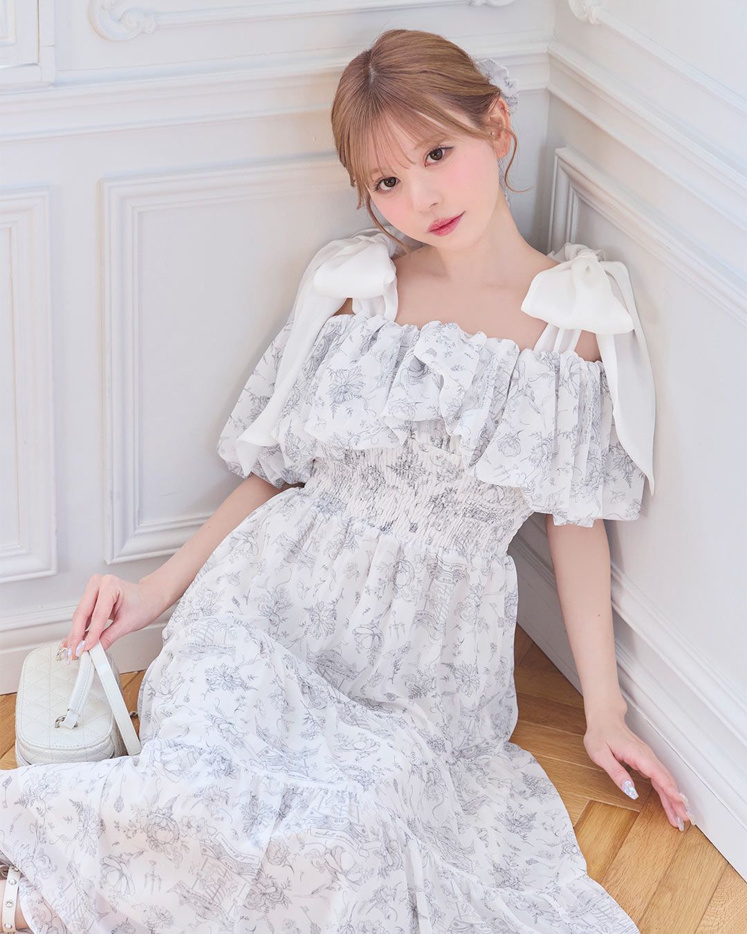 ロイヤルフルールワンピース（ヘアリボン付き） ベージュ