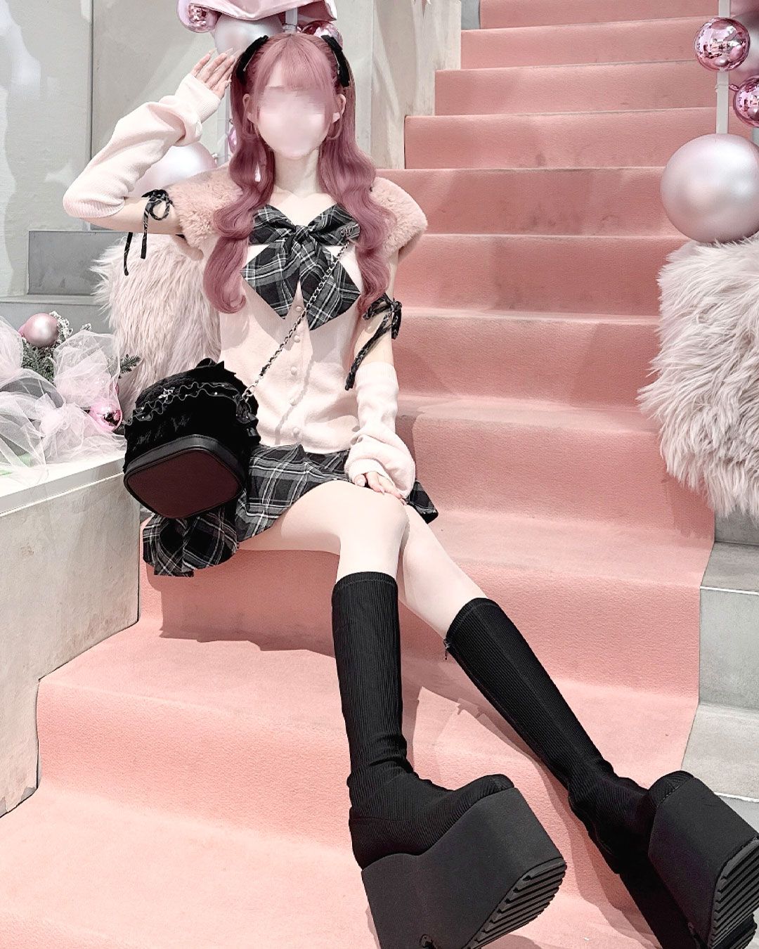 アームカバー付きビッグリボンチェックファーワンピース ブラック