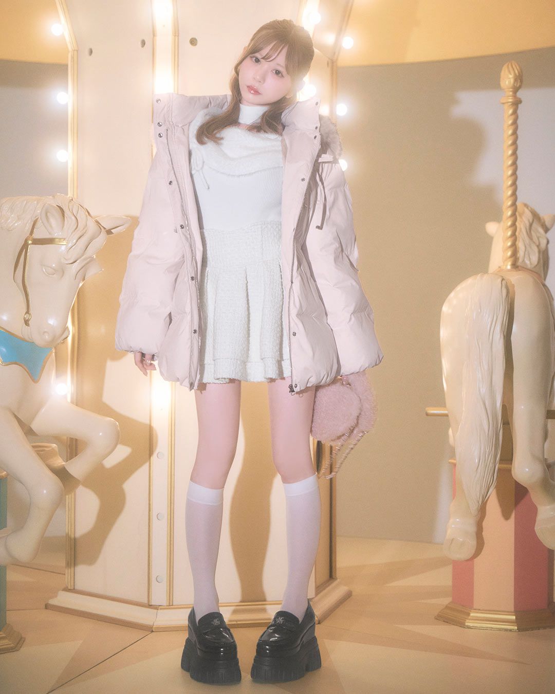 新品未使用 ミシェルマカロンファーフードリボンダウンコート オフホワイトFREE 新品タグ付 ミシェルマカロン ピンク フリー ファーフードリボンダウン