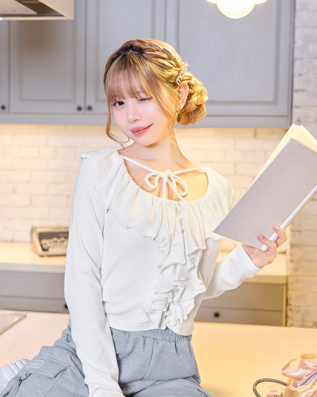 カーゴパンツフリル3点セットアップ ホワイト×グレー | ファッション