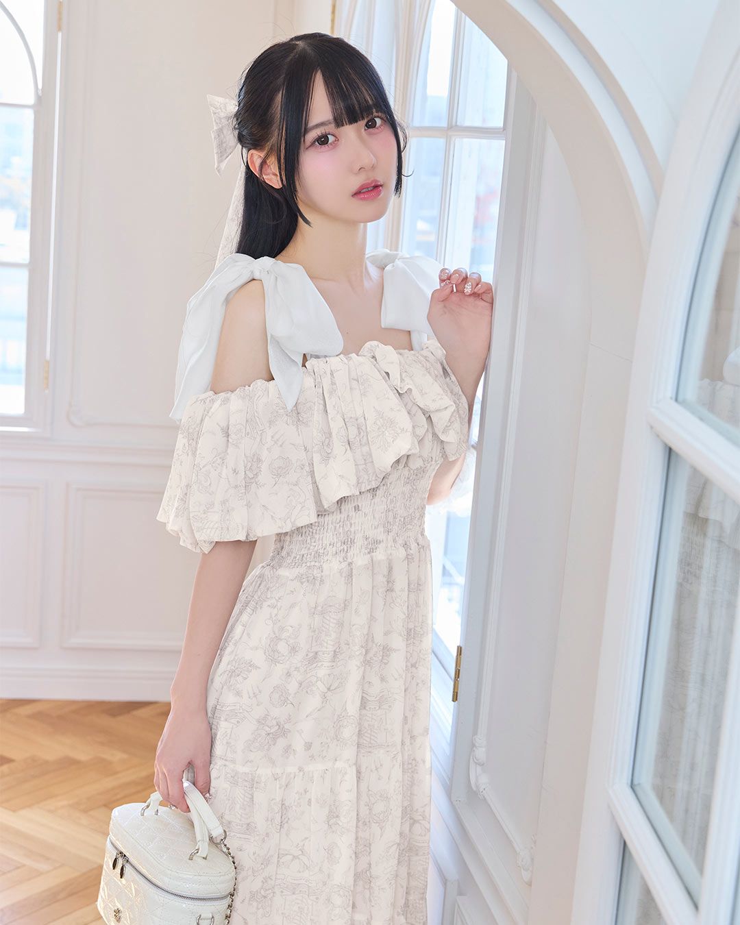 ロイヤルフルールワンピース（ヘアリボン付き） ベージュ