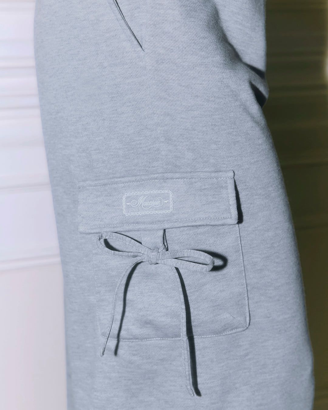 カーゴパンツフリル3点セットアップ ホワイト×グレー | ファッション