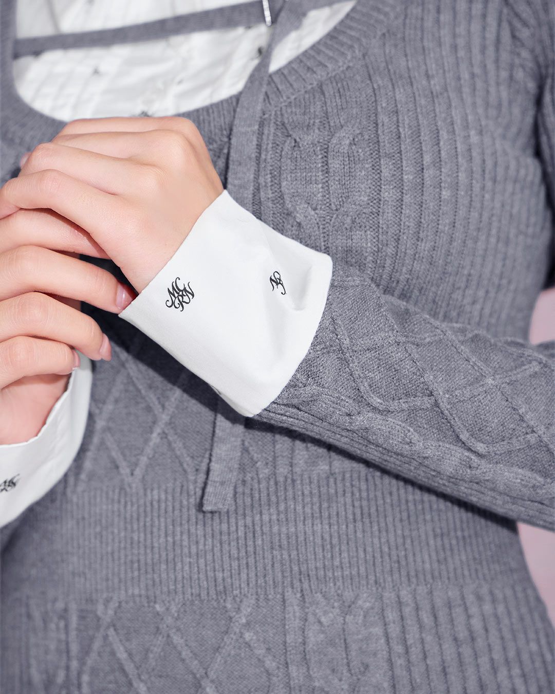 モノグラムシャツドッキングニットワンピース ブラック | ファッション