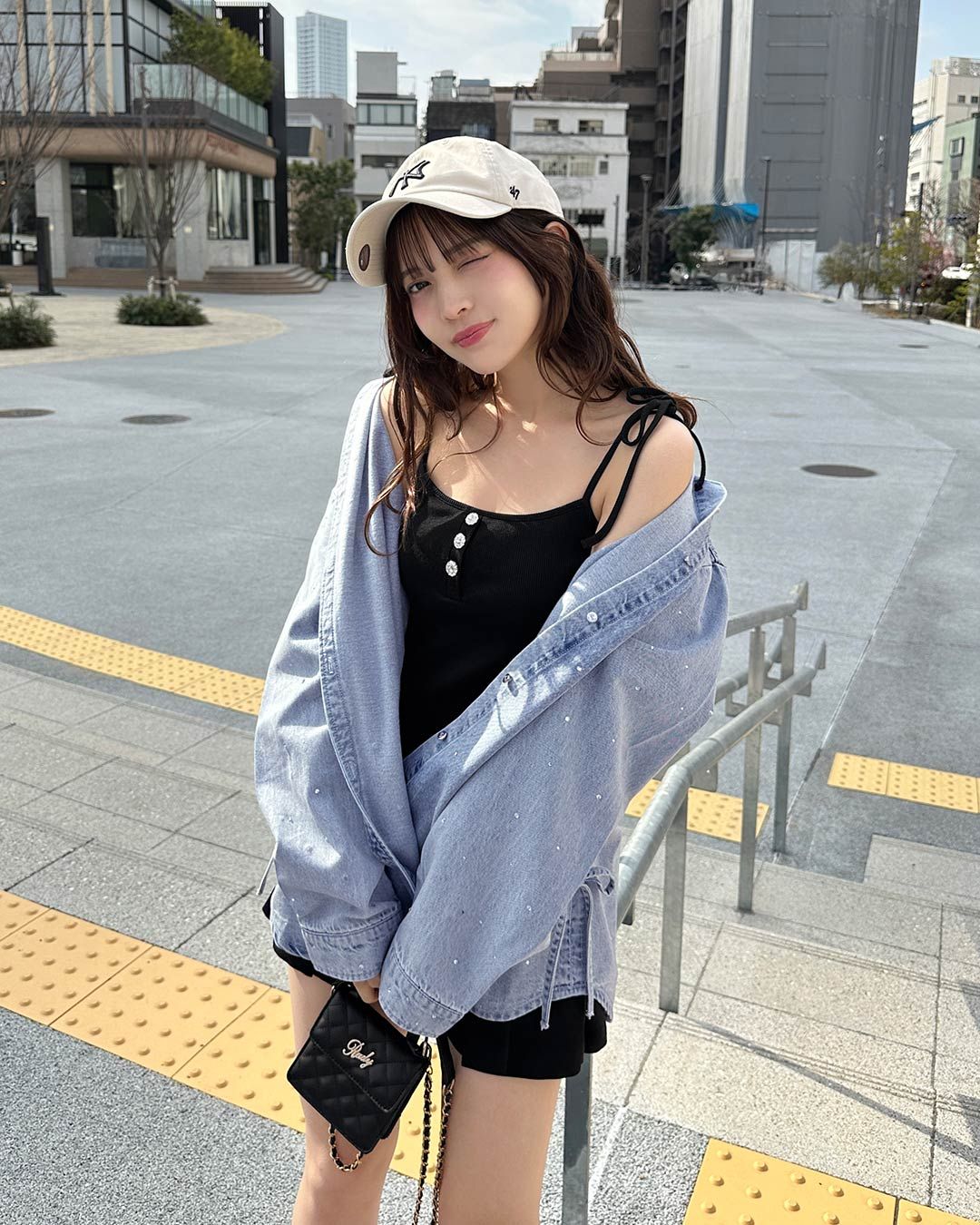 ラインストーンデニムシャツ ライトブルー | ファッション通販