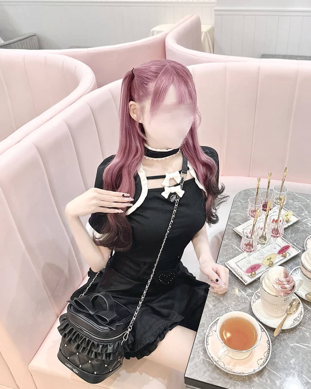 チョーカー付きダブルリボントップス ブラック×ピンク | ファッション