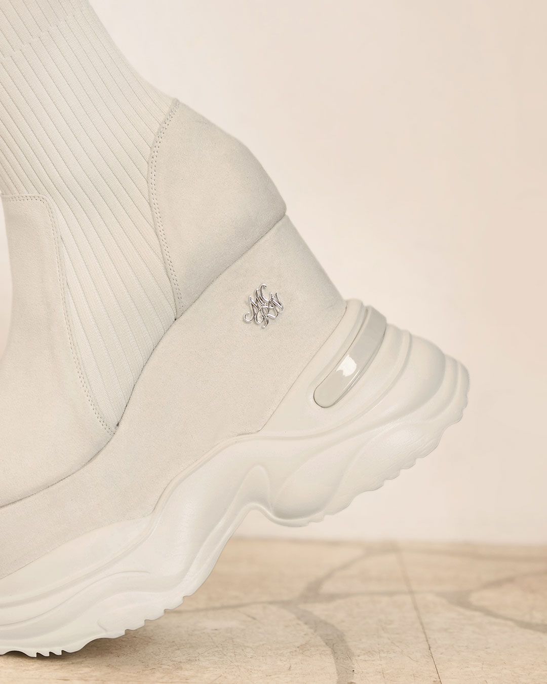 ソックスライク厚底ブーツ クリーム | ファッション通販＆メディア