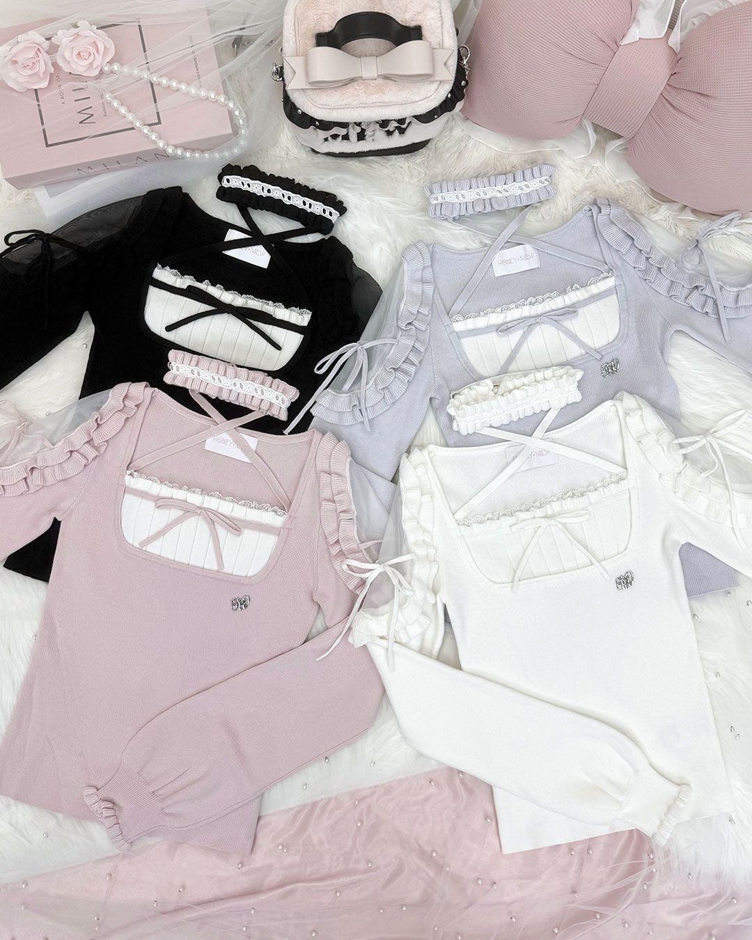HONEY MEW チョーカー付きフリルショルダートップス　ブラックXS チョーカー付きフリルショルダートップス ¥11,000(+tax) ♡はにみゅ
