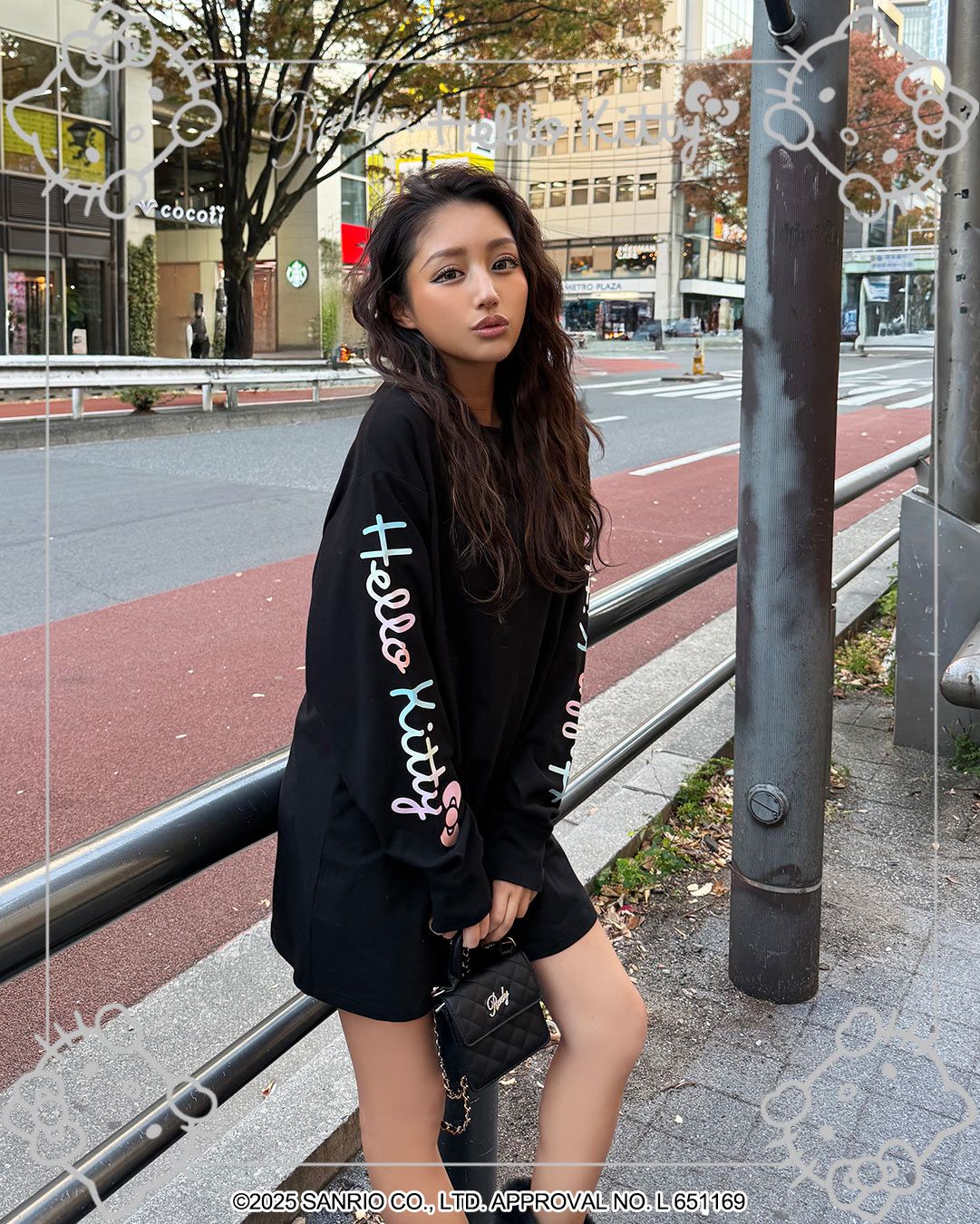 レインボーHello KittyロンT ブラック | ファッション通販＆メディア