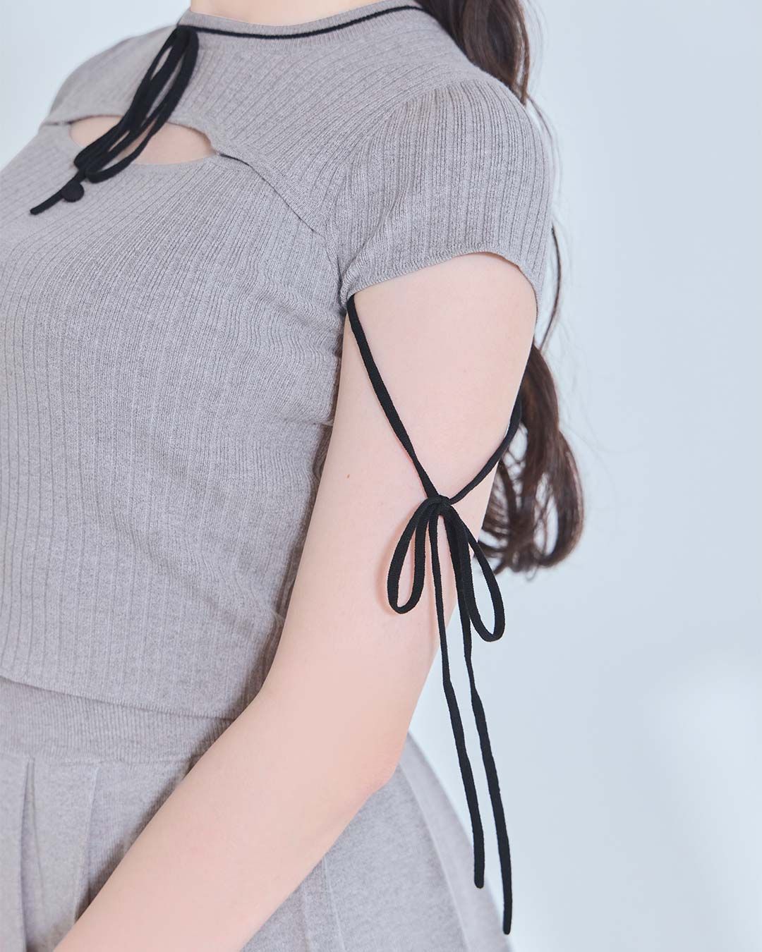 特価/完売前に【KAREN MILLEN】プリーツ ニット ミディドレス バイカラーニットプリーツスカートセットアップ ホワイト