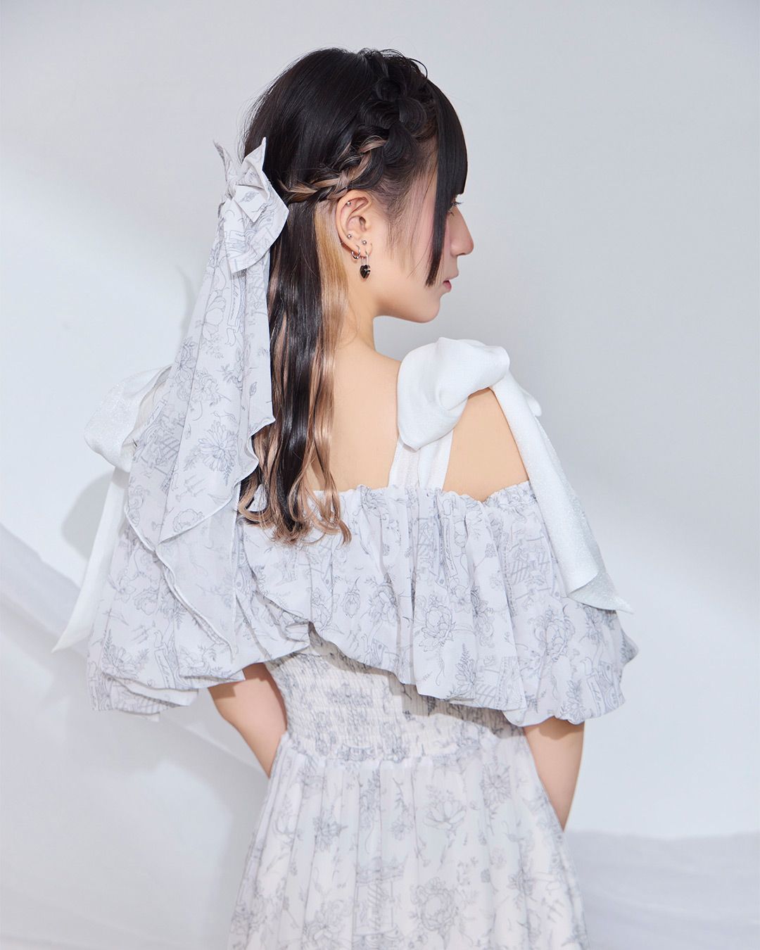 ミシェルマカロンロイヤルフルールワンピース（ヘアリボン付き）ベージュ ロイヤルフルールワンピース（ヘアリボン付き） ベージュ