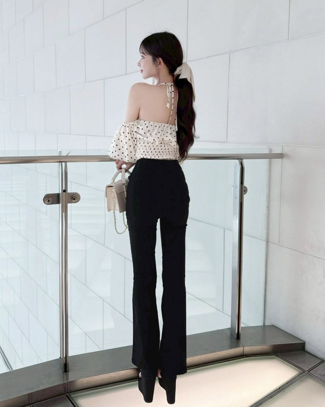 美脚ストレッチフレアパンツ ブラック | ファッション通販