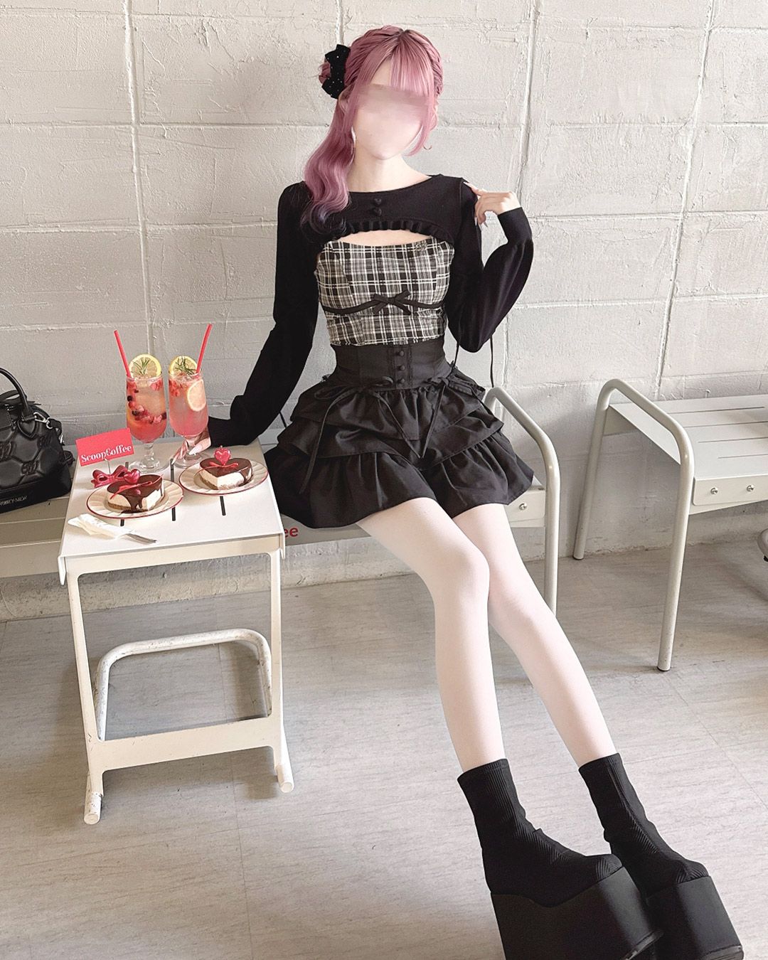デコルテカットチェックアンサンブルトップス ブラック | ファッション