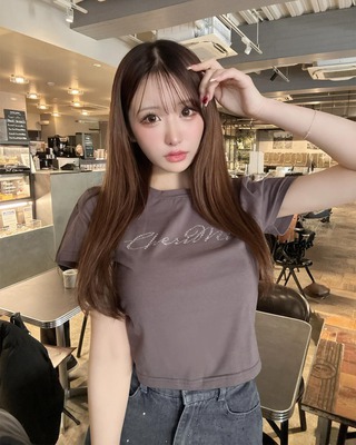 フリンジリボントップス　シェリミー セール】リボンプリントシャーリングトップス（Tシャツ