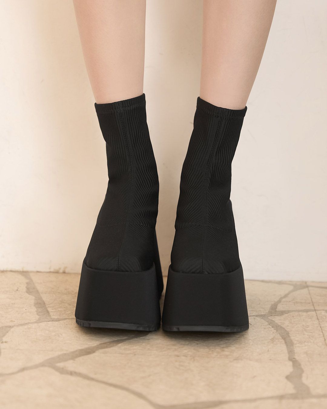 12cm盛れるショートブーツ ブラック | ファッション通販＆メディア
