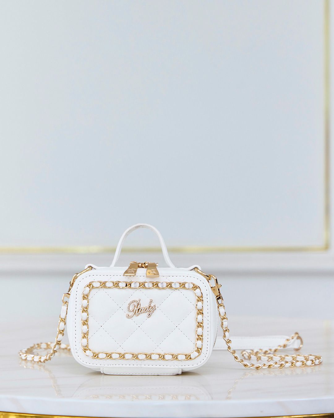 コンパクト コーデのポイントに【CHANEL】ミニバニティ バッグ ミニチェーンバニティバッグ ブラック | ファッション通販