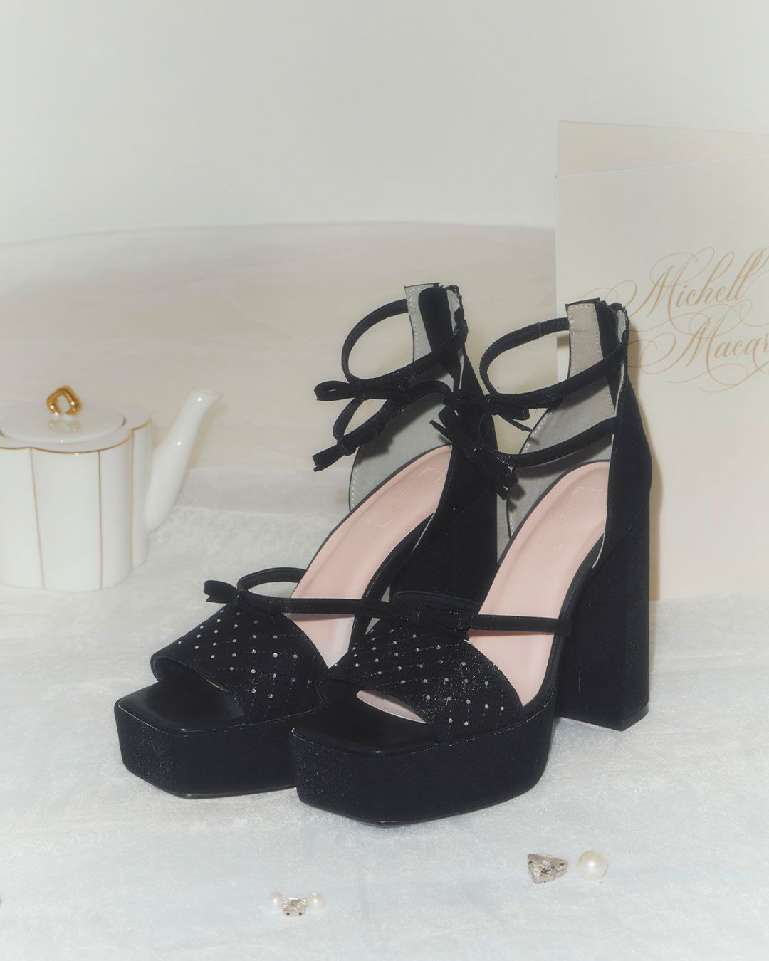 サテンビジューリボンサンダル ブラック | ファッション通販＆メディア