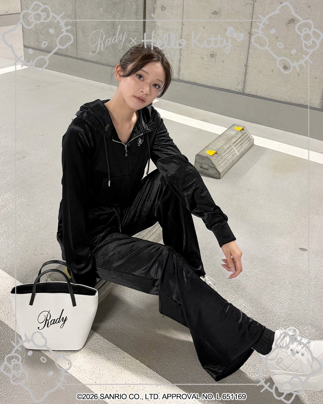 Hello Kitty ベロアセットアップ ブラック | ファッション通販