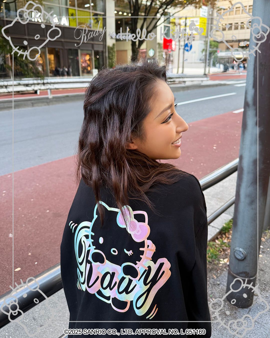 レインボーHello KittyロンT ブラック | ファッション通販＆メディア