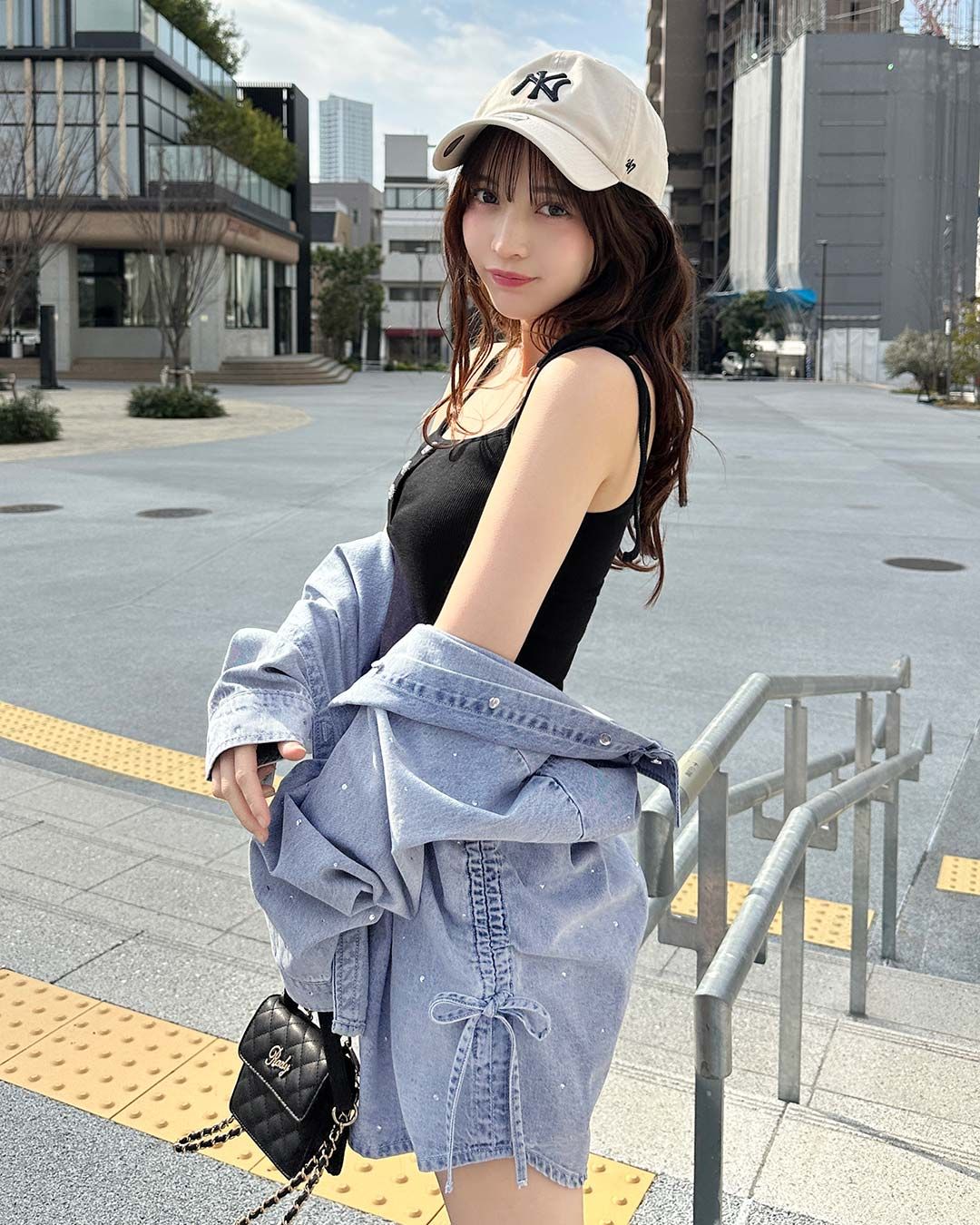 ラインストーンデニムシャツ ライトブルー | ファッション通販