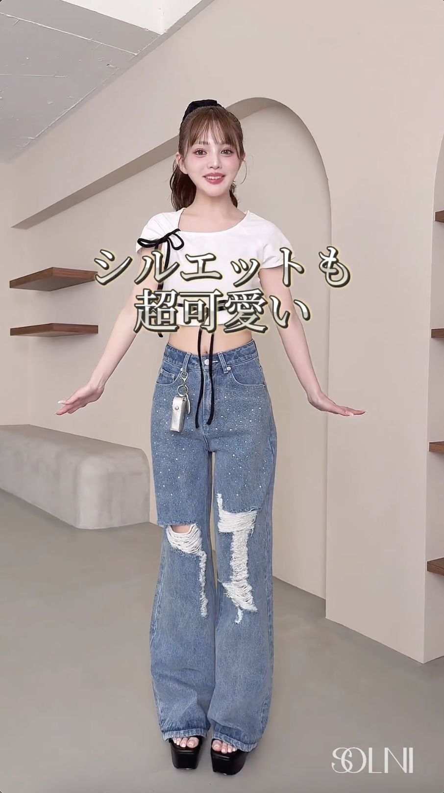 SOLNI ラインストーンクラッシュデニムパンツ ラインストーンクラッシュデニムパンツ グレー | ファッション