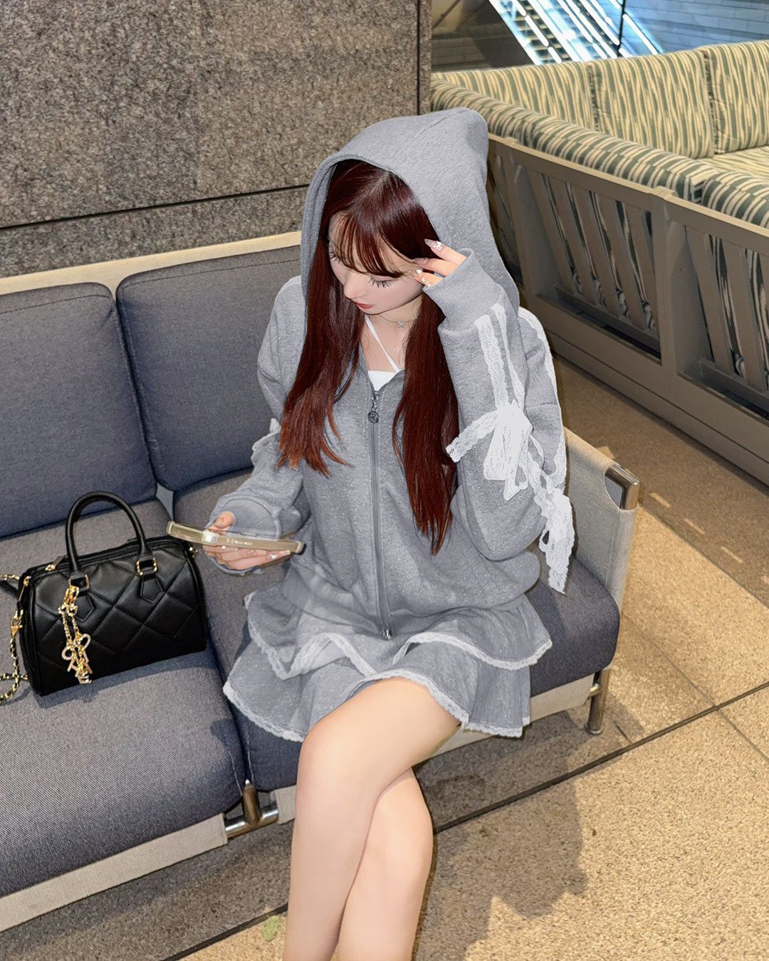 ラメ裏毛フリルスカートセットアップ(インナーパンツ付き) グレー ラメ裏毛フリルスカートセットアップ(インナーパンツ付き) グレー