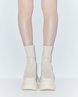 ソックスライク厚底ブーツ クリーム | ファッション通販＆メディア