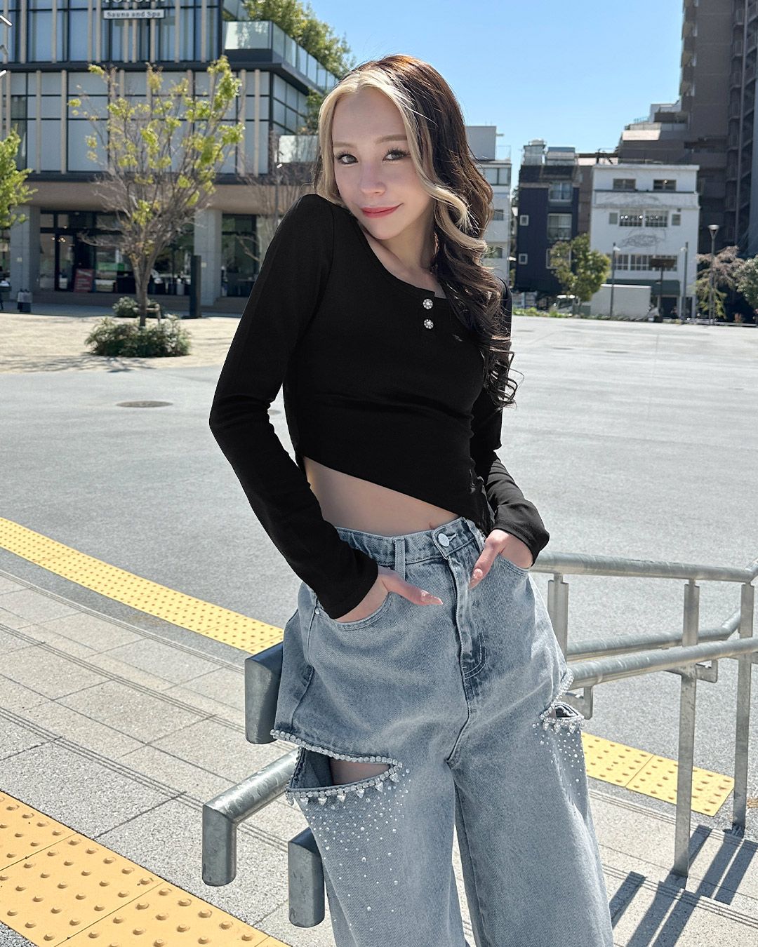 サイドカットビジューデニムパンツ ブルー | ファッション通販