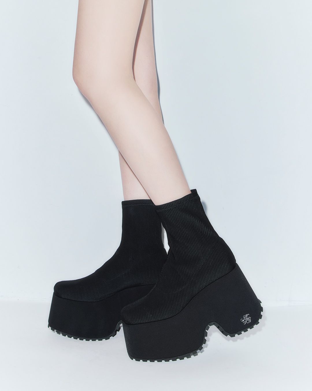 12cm盛れるショートブーツ ブラック | ファッション通販＆メディア