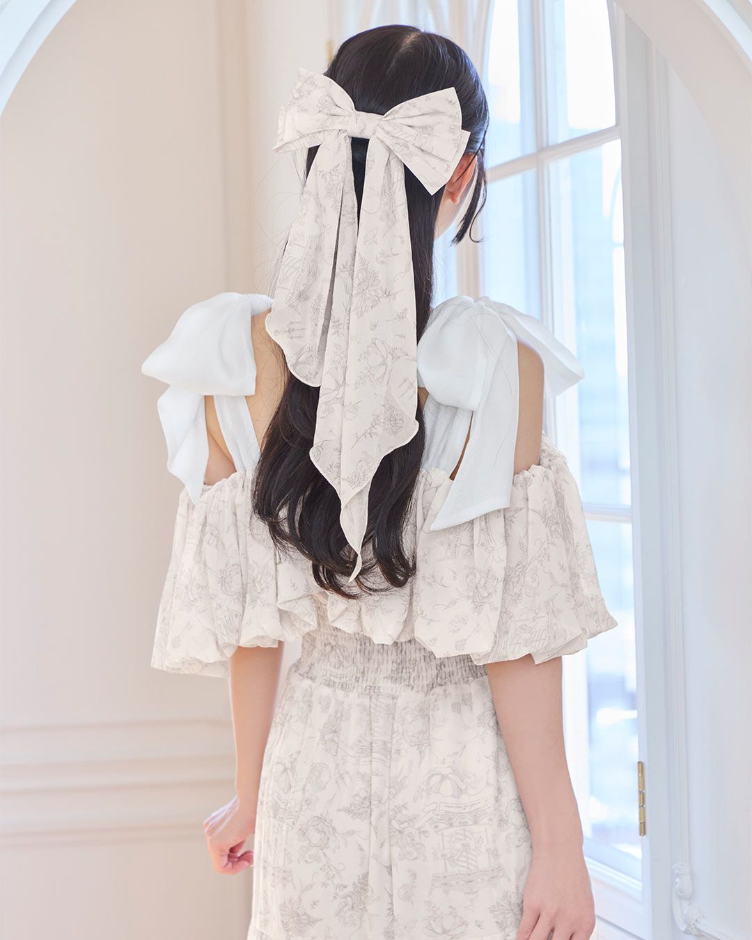 ロイヤルフルールワンピース（ヘアリボン付き） ベージュ
