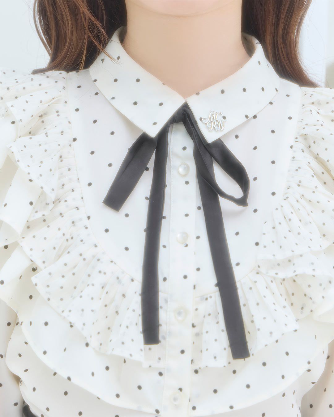 ドットフリルブラウス アイボリー | ファッション通販＆メディア