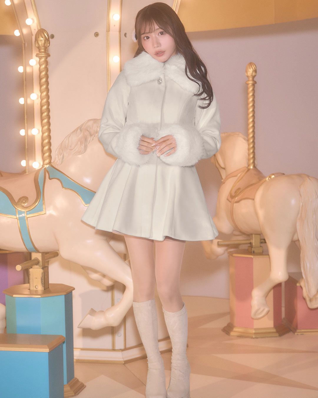 ファーカラーフレアコート オフホワイト | ファッション通販＆メディア