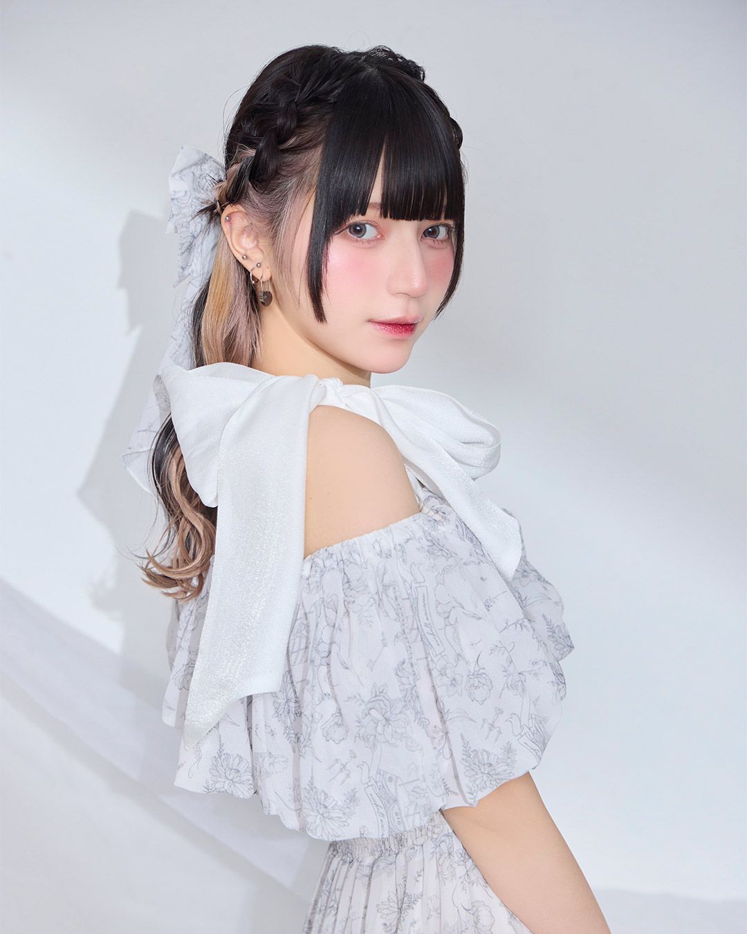 ロイヤルフルールワンピース（ヘアリボン付き） ベージュ