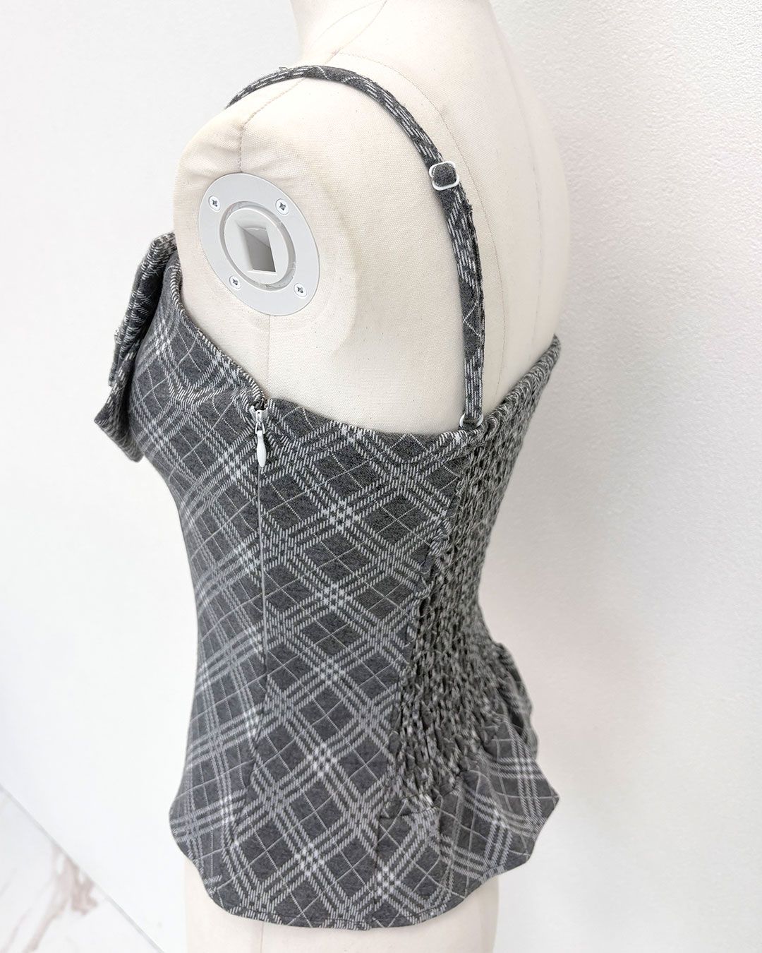 ビッグリボンカットアウトチェックアンサンブルトップス ブラック